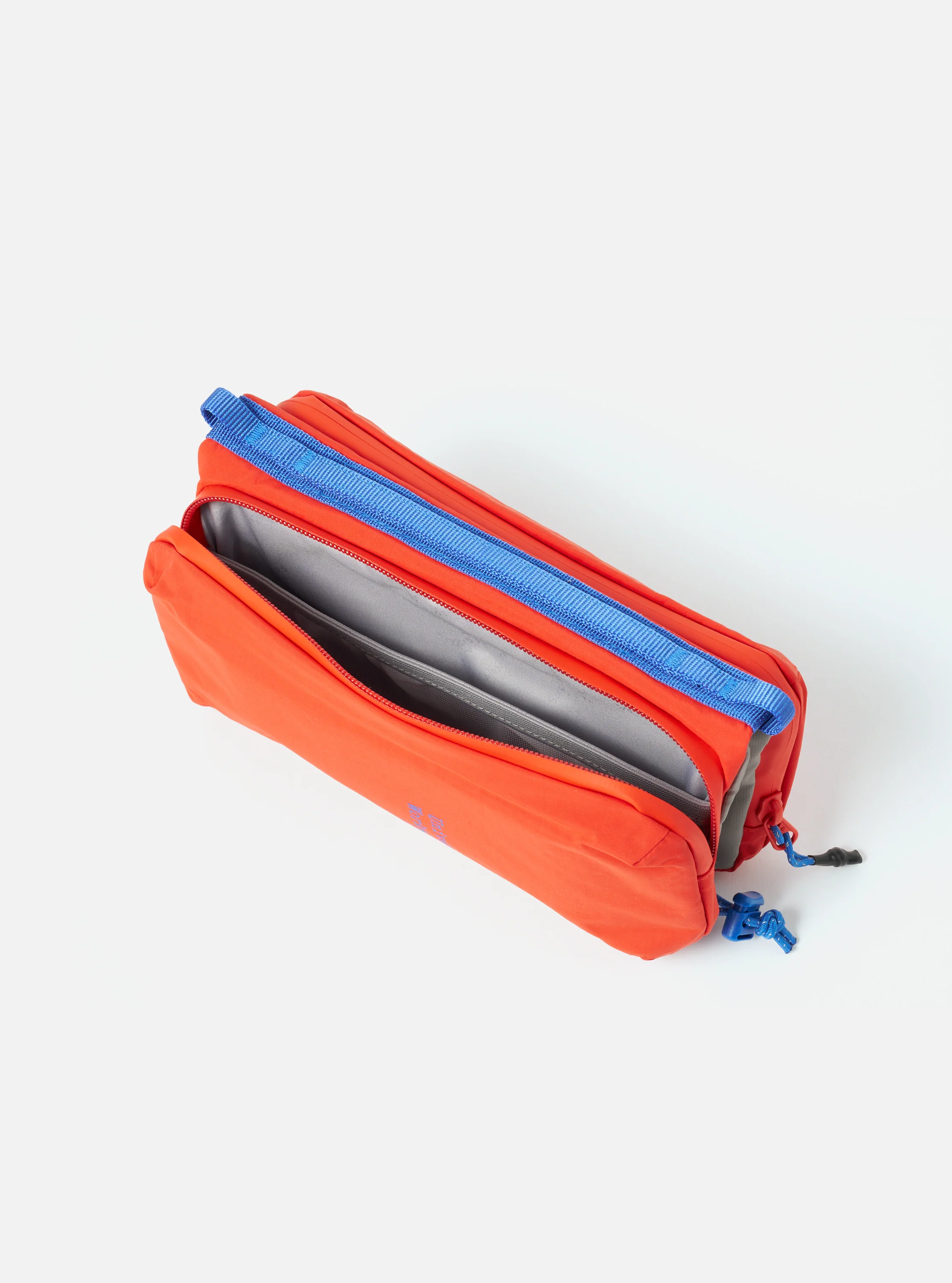 Topologie x Universal Works Red UW Tech Bottle Sacoche Medium - Image 6